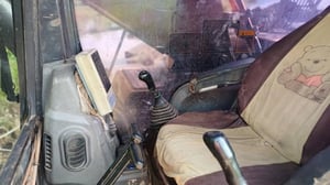 #ขายถูก 285,000 SANY SY205C ไฟฟ้าครบ เครื่องดี ปั้มแรง เอวแน่น ช่วงล่างโซ่บูตแตก รถทำงานอยู่  เอกสารใบแจ้งจำหน่าย