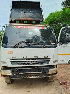 ขาย 495,000 รถ 10 ล้อดั้ม 2 เพลา  MITSUBISHI FN62FM 270 แรง EURO 3  หัวบาง ยางดี ครัชซีสวย รถพร้อมใช้งาน สนใจติดต่อได้ครับ 090-772-3710 090-772-3708