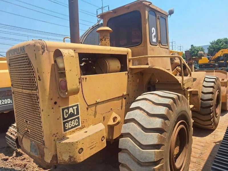 ขายถูก 380,000 รถตักล้อยาง  CAT 966C มี 2 คัน    รถตักล้อยาง CAT 966C เครื่องยนต์ CAT 3306