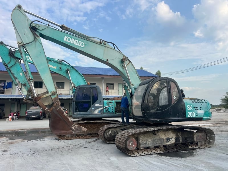 ขาย 265,000 แบคโฮเล่มทะเบียน  KOBELCO sk 200-5 เครื่องดี ปั้มแรง เอวแน่น ช่วงล่างสวย รถต้องเช็คไฟฟ้า 
