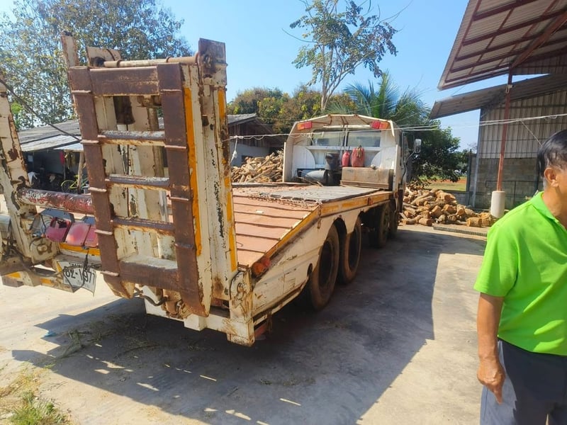 ขาย 185,000รถเทนเล่อร์ 12 ล้อ  ISUZU ใส่หัว HINO เครื่อง HINO EH 700- 168 แรง เพลาเดียว เครื่องเกียร์ HINO  ลงเล่มเรียบร้อย เอกสารทะเบียนขาด 1 ปี  