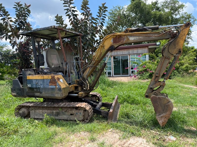 ขาย 99,000 KOMATSU  pc 30-6 เครื่องดี ปั้มดี เอวแน่น ช่วงล่างสวย