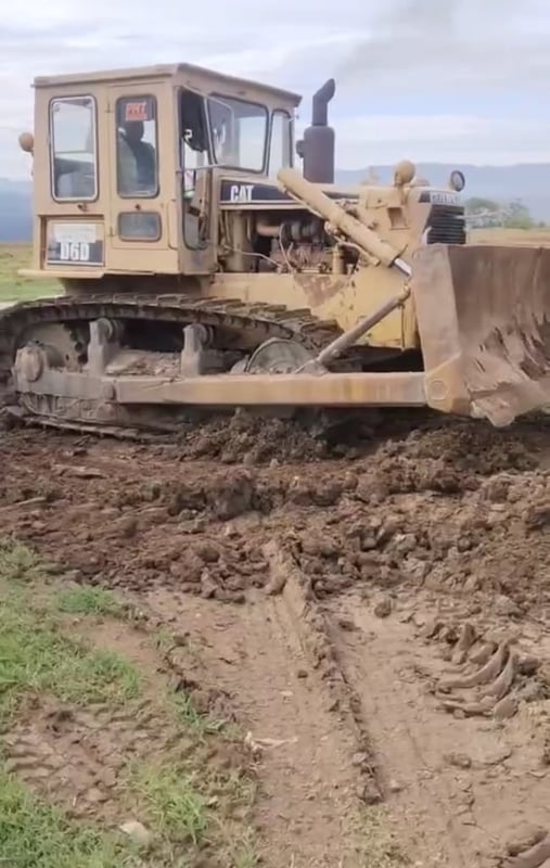 ขาย 950,000 รถแทรคเตอร์ เล่มทะเบียน 140 แรง CAT D 6 D เครื่องดี เกียร์แรง ช่วงล่างสวย รถพร้อมใช้งาน เล่มทะเบียนพร้อมโอน 