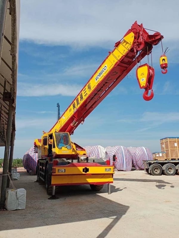 ชาย 950,000 รถเครน 50 ตัน KOBELCO KR 450 เครื่องดี ปั้มแรง เอวแน่น ยางดี สลิงสวย  รถพร้อมใช้งาน 