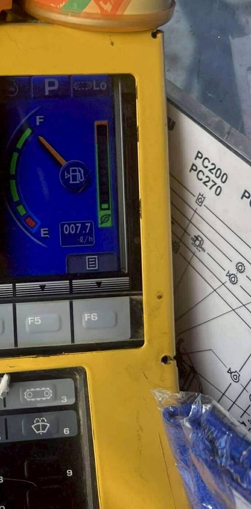 ขาย 790,000 KOMATSU  pc 200-8 mo จอเหลือง กล้องหลัง ไฟฟ้าครบ เครื่องดี ปั้มแรง เอวแน่น ช่วงล่างสวย เอกสารแจ้งจำหน่าย รถพร้อมใช้งาน สนใจติดต่อได้ครับ 090-772-3710 090-772-3708