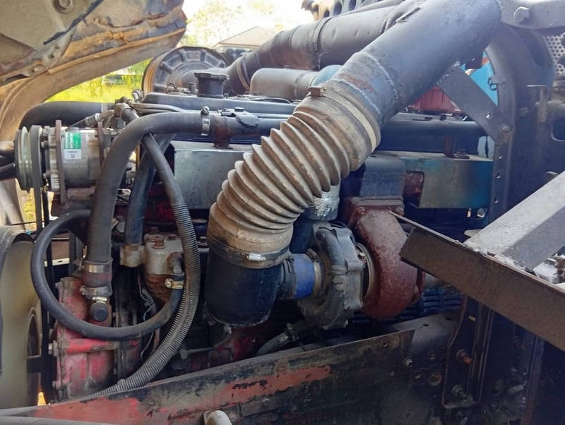 ขาย 280,000 รถเทนเลอร์บรรทุกแบคโฮ HINO ZM 2 เพลาเครื่อง 360 แรง หัวบาง ยางดี ครัชซีสวย เอกสารแจ้ง ม.79 