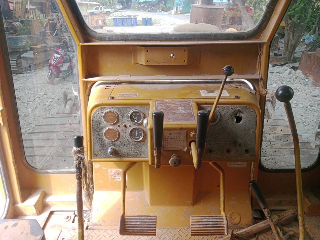 ขาย 650,000 รถแทรคเตอร์ CAT D 5 B ตีนเป็ด แบบมีหัวเก๋ง เครื่องดี เกียร์ตัดแรง ช่วงล่างสวย รถสวยพร้อมใช้ ขาย 650,000 รถแทรคเตอร์ CAT D 5 B ตีนเป็ด แบบมีหัวเก๋ง เครื่องดี เกียร์ตัดแรง ช่วงล่างสวย รถสวยพร้อมใช้