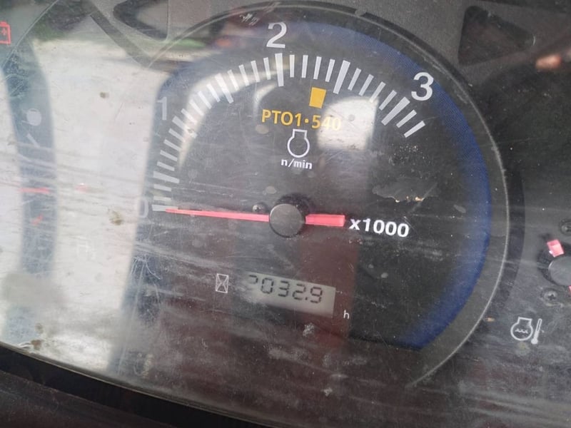 ขาย 395,000 รถไถ KUBOTA 5018 ปี 60 ใช้งานน้อย 2,000  ชม.ขับเคลื่อน 2 เพลา พร้อมอุปกรณ์ ใบมีดดันหน้า ผาน 6 โรตารี่ รถพร้อมใช้งาน เล่มทะเบียน 