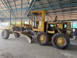 ขาย 580,000 รถเกรด CAT 12 G 61 M 6526 เครื่องดี เกียร์แรง ยางดี ขาย 580,000 รถเกรด CAT 12 G 61 M 6526 เครื่องดี เกียร์แรง ยางดี