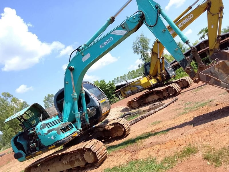 ขายแพคคู่ 395,000 คันที่ 1 KOBELCO SK200-3 คันที่ 2 KOBELCO SK100-5 รถใข้งานได้ 