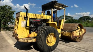 ขาย 350,000 รถบด เล่มทะเบียน BOMAG BW 212 D-2 เครื่องดี ปั้มสั่นแรง