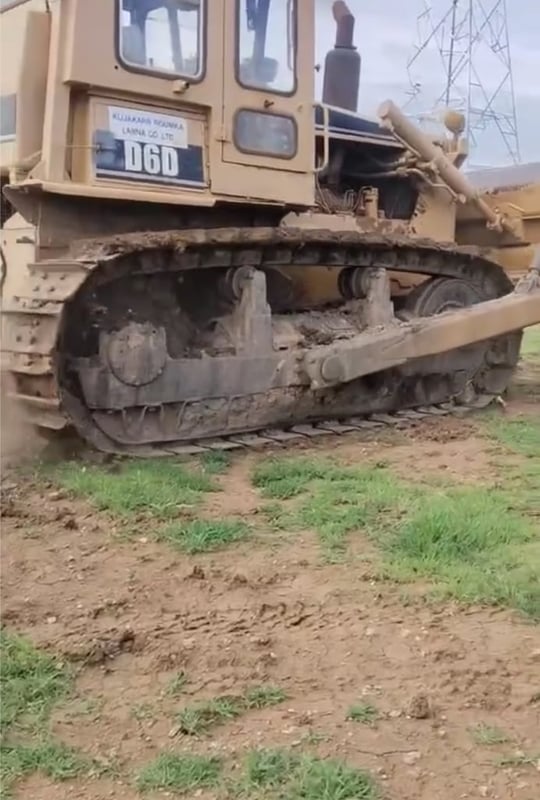 ขาย 950,000 รถแทรคเตอร์ เล่มทะเบียน 140 แรง CAT D 6 D เครื่องดี เกียร์แรง ช่วงล่างสวย รถพร้อมใช้งาน เล่มทะเบียนพร้อมโอน ขาย 950,000 รถแทรคเตอร์ เล่มทะเบียน 140 แรง CAT D 6 D เครื่องดี เกียร์แรง ช่วงล่างสวย รถพร้อมใช้งาน เล่มทะเบียนพร้อมโอน