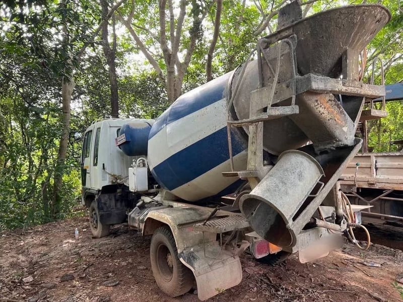 #ขายถูก 275,000 รถ 6 ล้อโม่นอก 2.5 คิว Hino FD3H  เครื่อง JO8C-210 แรง ยาง 8.25 ขอบ 16 เอกสารเล่มทะเบียนพร้อมโอน 