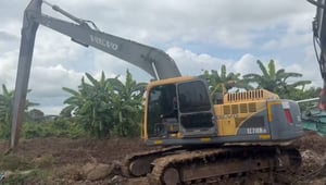 ขาย 950,000 VOLVO EC 210 BLR บูมยาว 18 ม. ไฟฟ้าครบ เครื่องดี ปั้มแรง เอวแน่น ช่วงล่างเต็ม ขาย 950,000 VOLVO EC 210 BLR บูมยาว 18 ม. ไฟฟ้าครบ เครื่องดี ปั้มแรง เอวแน่น ช่วงล่างเต็ม
