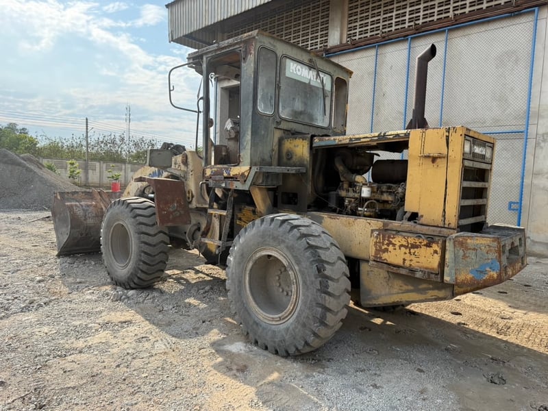ขาย 265,000 รถตักล้อยาง KOMATSU WA 200-1 เครื่องดี ปั้มยกแรง เกียร์แรง เอวแน่น ยางสวย 