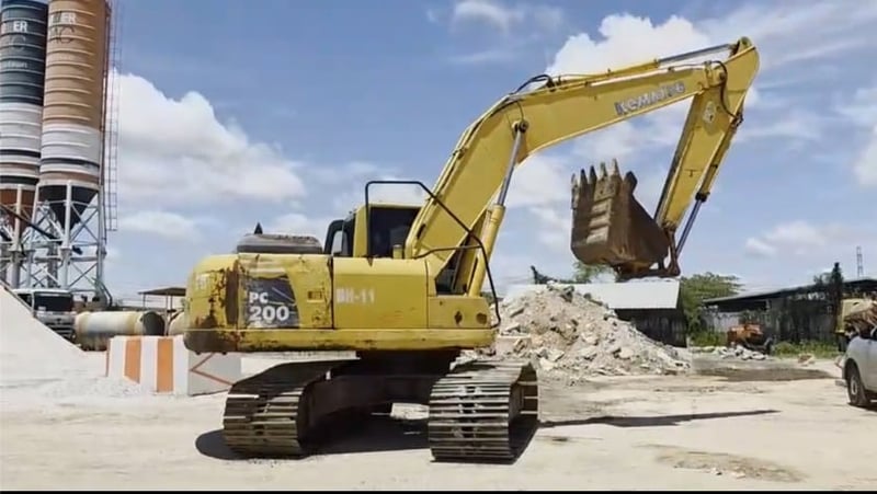ขาย 485,000 KOMATSU pc 200-8 เล่มทะเบียน ไฟฟ้าครบ เครื่องดี ปั้มแรง เอวแน่น ช่วงล่างสวย รถพร้อมใช้งาน สนใจติดต่อได้ครับ 090-772-3710 090-772-3708