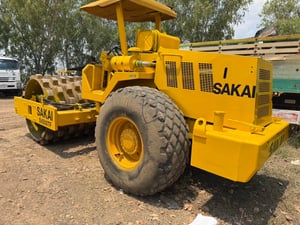 #ขาย 695,000 รถบดล้อหนาม 10 ตัน เล่มทะเบียน  SAKAI SV 500 TF 2 เพลา  เครื่องดี ปั้มสั่นแรง เอวแน่น เล่มทะเบียนพร้อมโอน