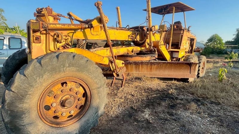 ขาย 195,000 รถเกรด เล่มทะเบียน KOMATSU GD600R ใบมีด 12 ฟุตรฃ เครื่องเกียร์ดีปั๊มแรง ระบบดีรถพร้อมใช้งาน 