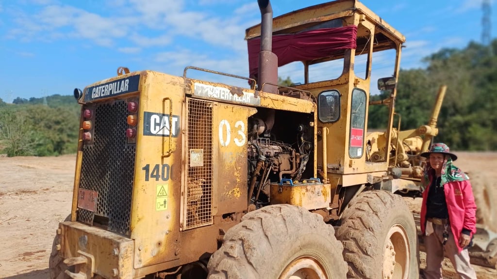 ขาย 680,000 รถเกรด CAT 140 G 4000 เครื่องดี เกียร์แรง ยางดี 