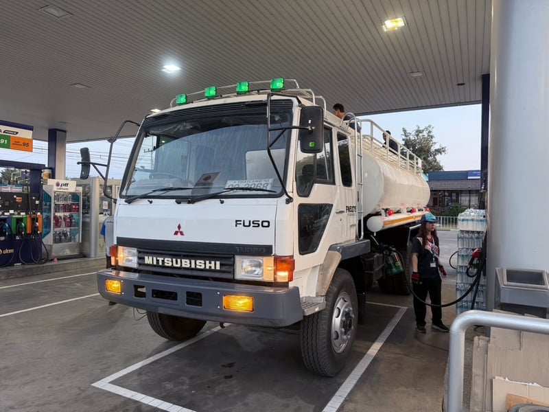 #ขายสวยไร้ที่ติ 590,000 รถบรรทุกน้ำ  MITSUBISHI TD หัวบาง ยางดี ครัชซีสวย แอร์หนาว ระบบดูดน้ำ สเปร์น้ำ ตรวจเช็คทำใหม่ น้ำมันเครื่อง เฟืองท้าย เปลี่ยนใหม่ 