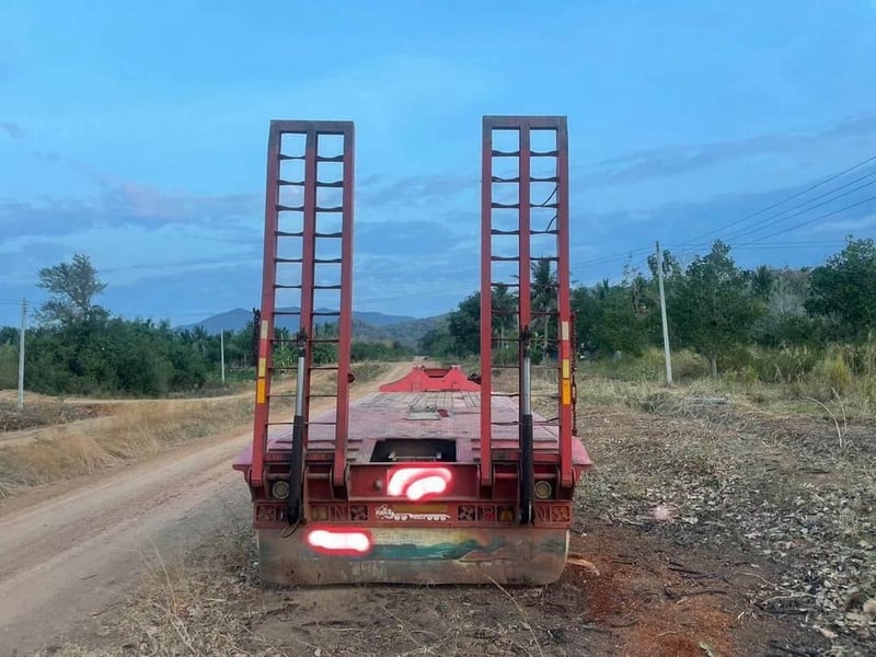 #ขายถูก 395,000 โลเบต 3 เพลา ปี 58 พร้อมบันไดไฮโดรลิครับเอกสารเล่มทะเบียน 🌈หางโลเบต 3 เพลา อู่ Pin สวยพร้อมใช้ 🌈 ☄️ยาว 12.5 เมตร ☄️คอยาว 3 เมตร ☄️พื้นที่ใช้ สอย 8.7 เมตร ☄️ยาง 1000 ขอบ 20 ☄️สูง 98 Cm #ขายถูก 395,000 โลเบต 3 เพลา ปี 58 พร้อมบันไดไฮโดรลิครับเอกสารเล่มทะเบียน 🌈หางโลเบต 3 เพลา อู่ Pin สวยพร้อมใช้ 🌈 ☄️ยาว 12.5 เมตร ☄️คอยาว 3 เมตร ☄️พื้นที่ใช้ สอย 8.7 เมตร ☄️ยาง 1000 ขอบ 20 ☄️สูง 98 Cm