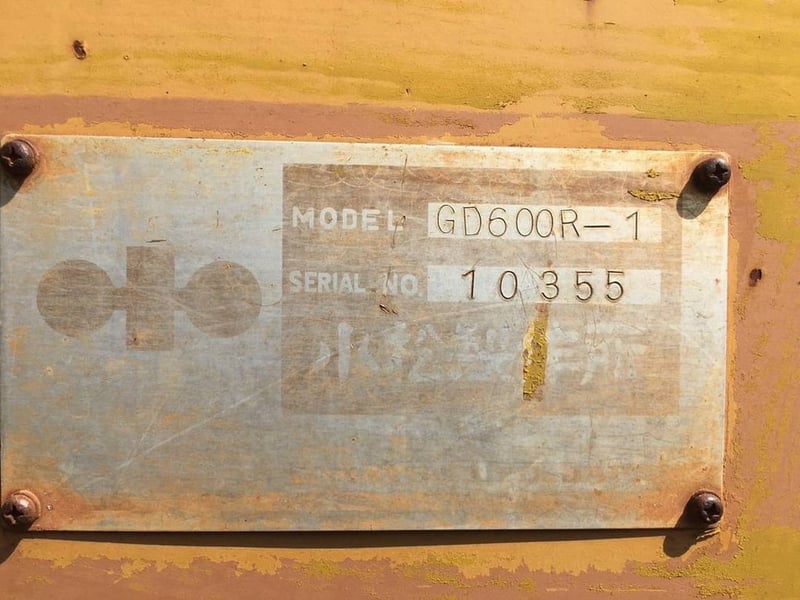 ขาย 195,000 รถเกรด เล่มทะเบียน KOMATSU GD600R ใบมีด 12 ฟุตรฃ เครื่องเกียร์ดีปั๊มแรง ระบบดีรถพร้อมใช้งาน 