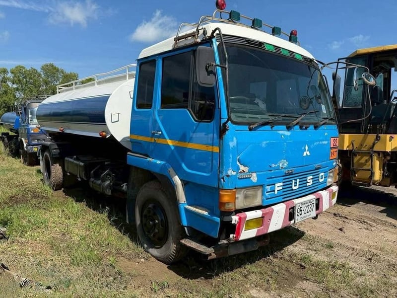 ขาย 490,000 รถ 6 ล้อบรรทุกน้ำ MITSUBISHI FUSO FP418J เครื่อง 225 แรง บรรจุน้ำ 8,000 ลิตร พร้อมระบบดูดน้ำ สเปรย์น้ำ พร้อมใช้ เครื่องดี ครัชซีสวย แอร์เย็น