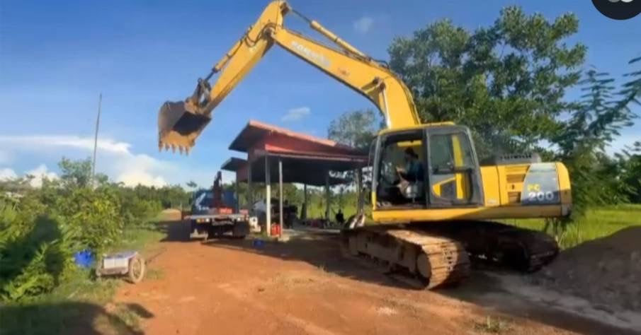 ขาย 450,000 KOMATSU pc 200-8 เล่มทะเบียนพร้อม ไฟฟ้าครบ เครื่องดี ปั้มแรง เอวแน่น ช่วงล่างเต็ม 