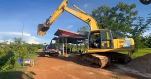 ขาย 450,000 KOMATSU pc 200-8 เล่มทะเบียนพร้อม ไฟฟ้าครบ เครื่องดี ปั้มแรง เอวแน่น ช่วงล่างเต็ม ขาย 450,000 KOMATSU pc 200-8 เล่มทะเบียนพร้อม ไฟฟ้าครบ เครื่องดี ปั้มแรง เอวแน่น ช่วงล่างเต็ม