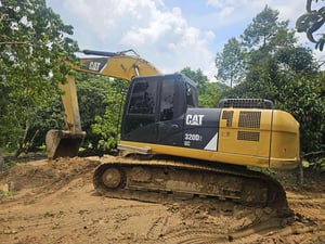ขาย  790,000 CAT 320 D 2 GC เล่มทะเบียน ไฟฟ้าครบ เครื่องดี ปั้มแรง เอวแน่น ช่วงล่างเต็ม รถพร้อมใช้งาน สนใจติดต่อได้ครับ 090-772-3710 090-772-3708
