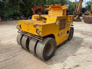 #ขายถูก 145,000 รถบด Sakai TS31 • น้ำหนักตัวเครื่อง: 2.8 ตัน • น้ำหนักรวม: 3.0 ตัน • กำลังเครื่องยนต์: 21.0 แรงม้า 