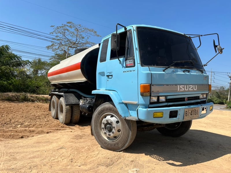 ขาย 550,000 รถ 10 ล้อ ISUZU ROCKY 210 ถังบรรจุ 14,000 ลิตร หัวบาง ยางดี ครัชซีสวย อุปกรณ์ปั้มดูด สเปร์น้ำ พร้อมใช้งาน เล่มทะเบียนพร้อมโอน