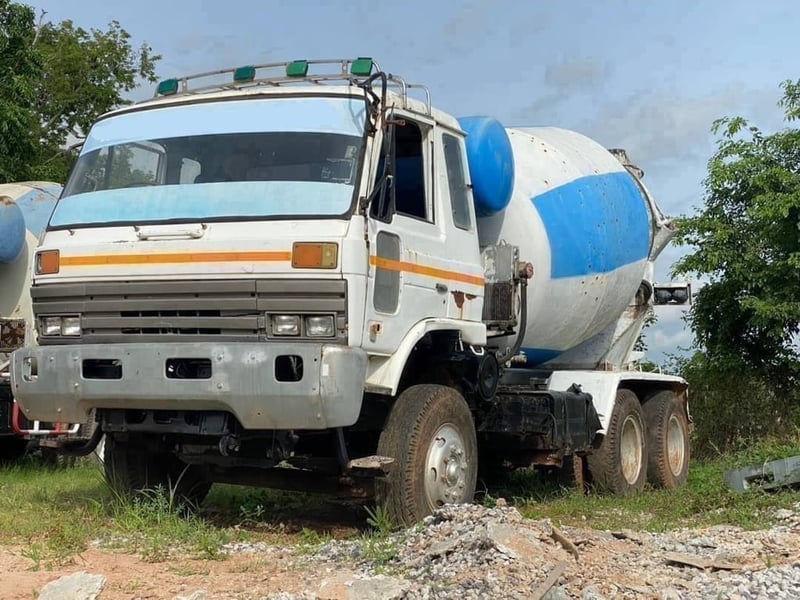 #ขายถูกด่วน 299,000  รถโม่ปูน 10 ล้อ 2 เพลา โม่ปูน 7Q Nissan Cwm430-230 แรง  -หัวบางเดิม ภายในครบ  -ยางดี แชสชีพอใช้   -เครื่อง PE6-230 แรง  -เอกสารเล่มทะเบียนพร้อมโอน