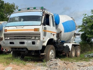 #ขายถูกด่วน 299,000  รถโม่ปูน 10 ล้อ 2 เพลา โม่ปูน 7Q Nissan Cwm430-230 แรง  -หัวบางเดิม ภายในครบ  -ยางดี แชสชีพอใช้   -เครื่อง PE6-230 แรง  -เอกสารเล่มทะเบียนพร้อมโอน