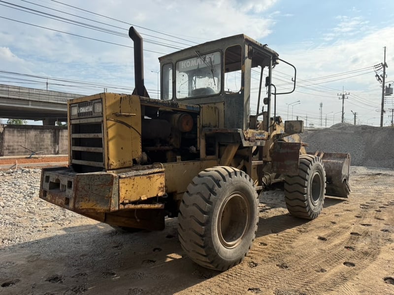 ขาย 265,000 รถตักล้อยาง KOMATSU WA 200-1 เครื่องดี ปั้มยกแรง เกียร์แรง เอวแน่น ยางสวย 