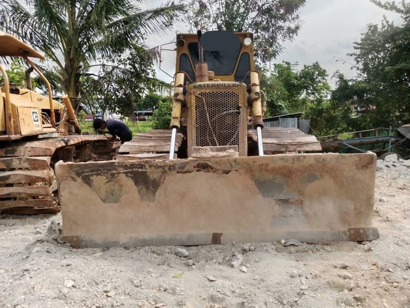 ขาย 650,000 รถแทรคเตอร์ CAT D 5 B ตีนเป็ด แบบมีหัวเก๋ง เครื่องดี เกียร์ตัดแรง ช่วงล่างสวย รถสวยพร้อมใช้ 