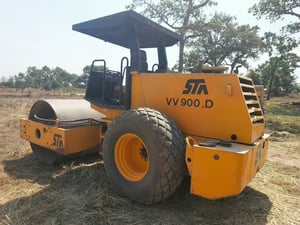 ขาย 395,000 รถบด STA VV900 D รถบดอัดสั่นสะเทือน หน้าเหล็กหลังยาง STA VV900 D 2 เพลา ขนาดประมาณ 10 ตัน ปี 43 