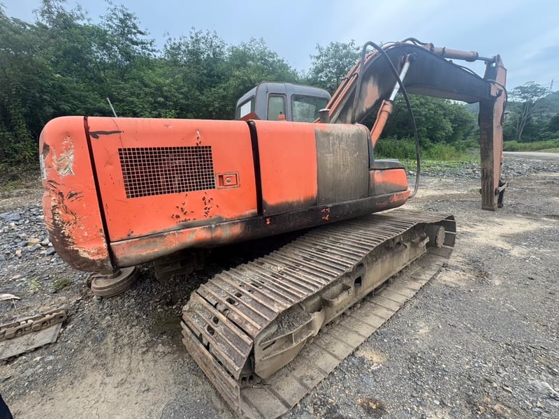 ขาย 250,000 บาท Hitachi ZX 200 รุ่น 1 ขายตามสภาพตัวเดินพังข้างนึง รถมีทะเบียน เครื่องปั๊มดีเอวแน่น ไม่มีบุ้งกี๋ 