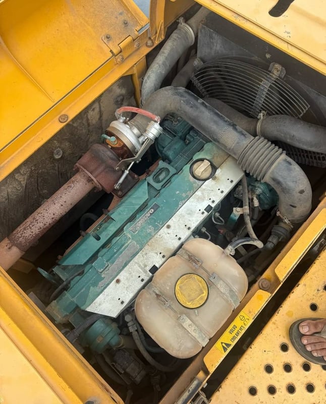 ขาย 950,000 VOLVO EC 210 BLR บูมยาว 18 ม. ไฟฟ้าครบ เครื่องดี ปั้มแรง เอวแน่น ช่วงล่างเต็ม ขาย 950,000 VOLVO EC 210 BLR บูมยาว 18 ม. ไฟฟ้าครบ เครื่องดี ปั้มแรง เอวแน่น ช่วงล่างเต็ม