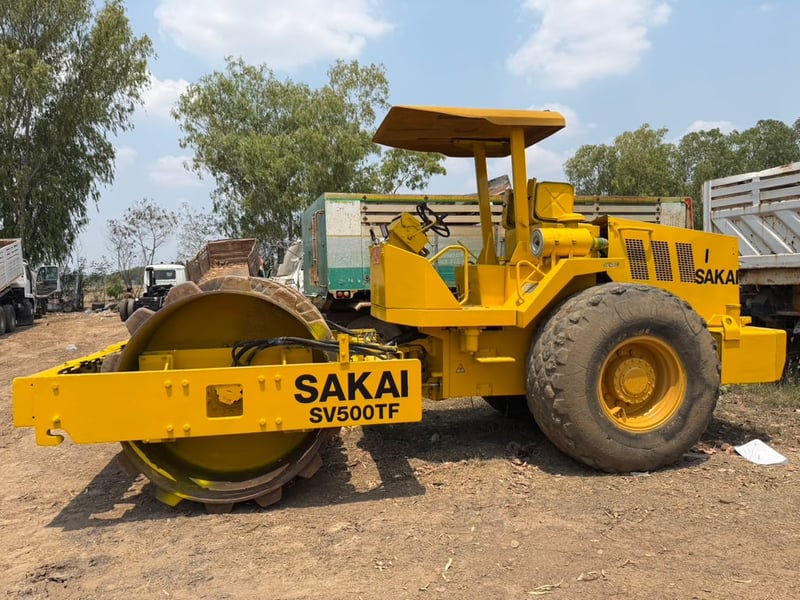 #ขาย 695,000 รถบดล้อหนาม 10 ตัน เล่มทะเบียน  SAKAI SV 500 TF 2 เพลา  เครื่องดี ปั้มสั่นแรง เอวแน่น เล่มทะเบียนพร้อมโอน