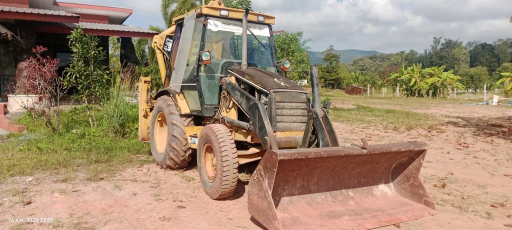 ขาย 195,000 รถหน้าตักหลังขุด CATERPILLAR 424 D 4X4 โฟวิล ขับเคลื่อน 4 ล้อ สภาพสวยพร้อมใช้งาน 