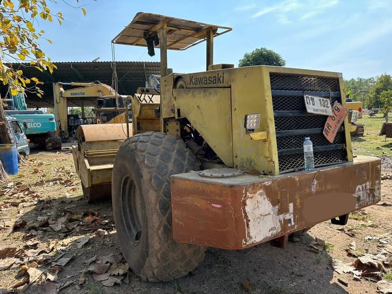 ขาย 285,000 รถบด 10 ตัน KAWASAKI SV 102 เครื่องดี ปั้มสั่นสะเทือนแรง ยางดี เอวแน่น ขาย 285,000 รถบด 10 ตัน KAWASAKI SV 102 เครื่องดี ปั้มสั่นสะเทือนแรง ยางดี เอวแน่น