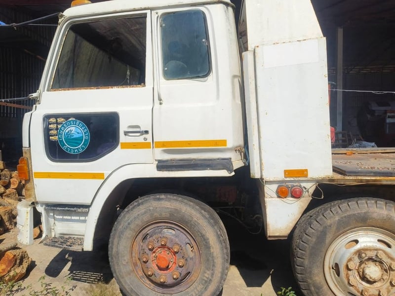 ขาย 185,000รถเทนเล่อร์ 12 ล้อ  ISUZU ใส่หัว HINO เครื่อง HINO EH 700- 168 แรง เพลาเดียว เครื่องเกียร์ HINO  ลงเล่มเรียบร้อย เอกสารทะเบียนขาด 1 ปี  