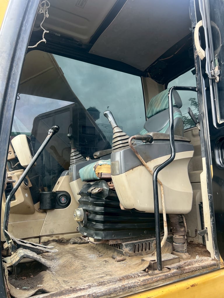 ขาย 550,000 CAT 320 C เล่มทะเบียน ไฟฟ้าครบ เครื่องดี ปั้มแรง เอวแน่น ช่วงล่างสวย ขาย 550,000 CAT 320 C เล่มทะเบียน ไฟฟ้าครบ เครื่องดี ปั้มแรง เอวแน่น ช่วงล่างสวย