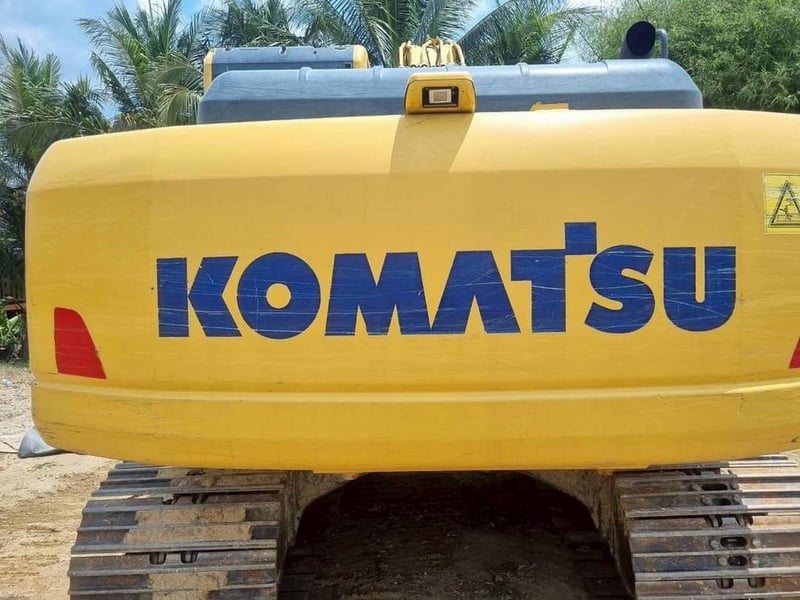 ขาย 1,250,000 รถแบคโฮ KOMATSU  PC 200-8 m o จอเหลืองกล้องหลัง พร้อมหัวเจาะแท้ komatsu พร้อมบุ้งกี๋ 1 ลูก  เอกสารเล่มทะเบียน รถพร้อมใช้งาน 