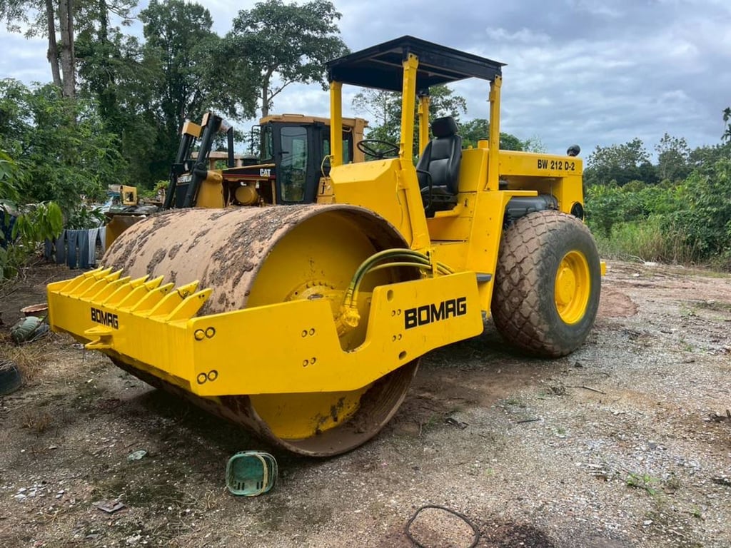 ขาย 450,000 BOMAG BW 212 D 2 เล่มทะเบียน ตรวจเช็คเรียบร้อย ขาย 450,000 BOMAG BW 212 D 2 เล่มทะเบียน ตรวจเช็คเรียบร้อย