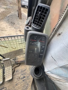 ขาย 250,000 บาท Hitachi ZX 200 รุ่น 1 ขายตามสภาพตัวเดินพังข้างนึง รถมีทะเบียน เครื่องปั๊มดีเอวแน่น ไม่มีบุ้งกี๋ 