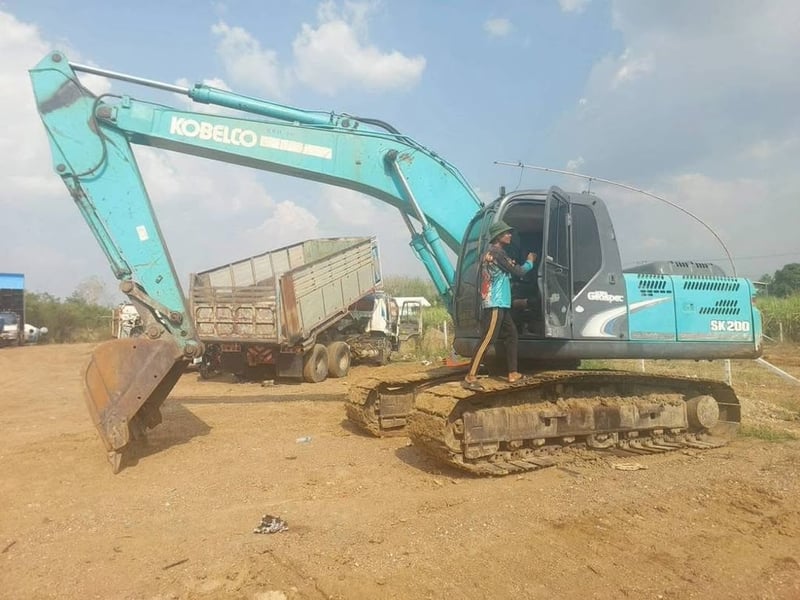 ขาย 695,000 KOBELCO sk 200-8 yn 12 เล่มทะเบียน ไฟฟ้าครบ เครื่องดี ปั้มแรง ช่วงล่างสวย 