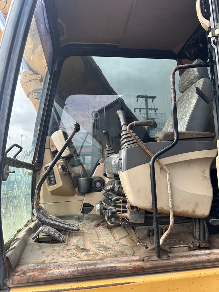 ขาย 490,000 CAT 320 C เล่มทะเบียน ไฟฟ้าครบ เครื่องดี ปั้มแรง เอวแน่น ช่วงล่างสวย ขาย 490,000 CAT 320 C เล่มทะเบียน ไฟฟ้าครบ เครื่องดี ปั้มแรง เอวแน่น ช่วงล่างสวย