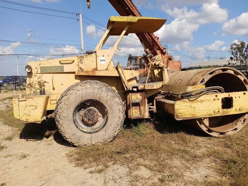 ขาย 595,000 รถบด 10 ตัน SAKAI 2 เพลา 2 เปลือกเรียบหุ้มหนาม เครื่องดีปั้มสั่นแรง เอวแน่น ยางดร รถพร้อมใช้ เล่มทะเบียนพร้อมโอน 